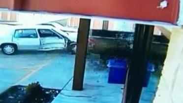 Намагаючись задавити подругу, водій в Теннессі в'їхав за нею в магазин