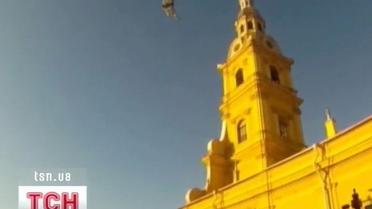 В Санкт-Петербурге неделю не могут разгадать парашютную загадку