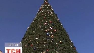 У Херсоні не можуть демонтувати ялинку