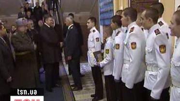 Янукович у дитинстві мріяв про кадетство