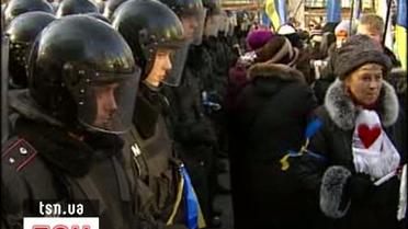 На Банковій мітингувальники били міліцію різками