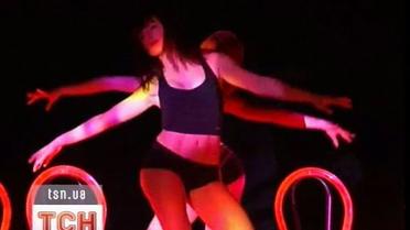 Выступление парижского кабаре "Крейзи Хорсес"