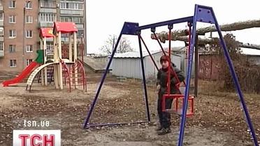 Качели против детей