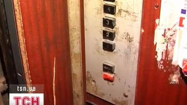 У Житомирі жителі в буквальному сенсі стають заручниками багатоповерхівок