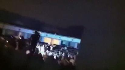 Натовп прорвався до парламенту Кувейта та заспівав