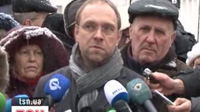 Тимошенко третю добу "катують" електричною лампочкою