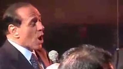 Берлусконі подався в музиканти і випускає компакт-диск з піснями про кохання