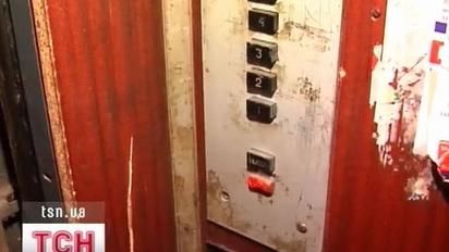 У Житомирі жителі в буквальному сенсі стають заручниками багатоповерхівок