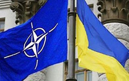 Українці все менше задоволені владою та все більше підтримують вступ до НАТО – опитування