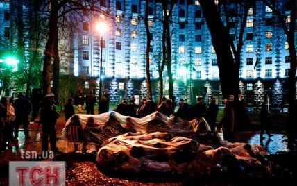Чорнобильці продовжують протест за чаєм з бутербродами
