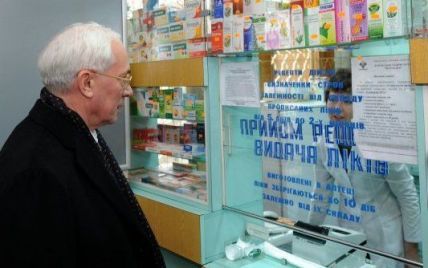 Азаров знищуватиме аптеки за надто дорогі ліки