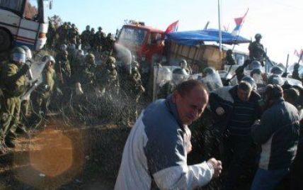 Серби побилися з миротворцями НАТО на півночі Косово: десятки поранених