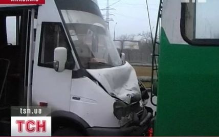 У Миколаєві водій тролейбуса через маршрутку залишився без ніг