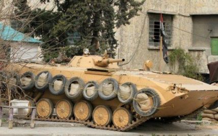 Влада Сирії почала виводити з міст війська і танки