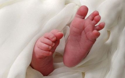 На Полтавщині "дбайлива" матір закатувала немовля до смерті