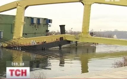 Полеглий кран "Захарія" перетворився на туристичний об'єкт