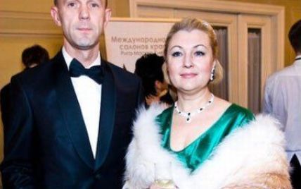 Бютівець Андрій Кожем'якін на срібну річницю весілля подарував дружині коштовності