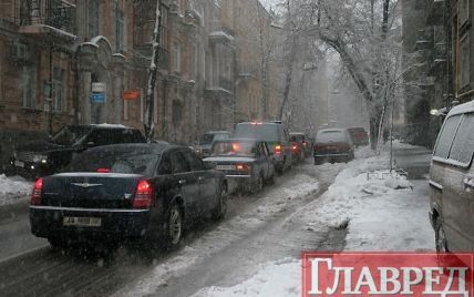 Сніг і вітер позбавили світла 70 населених пунктів України
