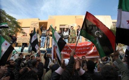 У посольстві Росії в Лівії лунають постріли та вибухи гранат