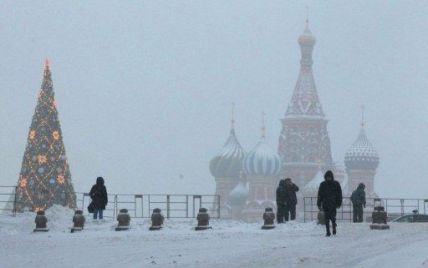 Весняну Москву засипало снігом