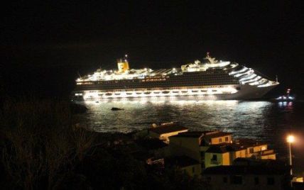 Живих пасажирів Costa Concordia не можуть витягти з-під води