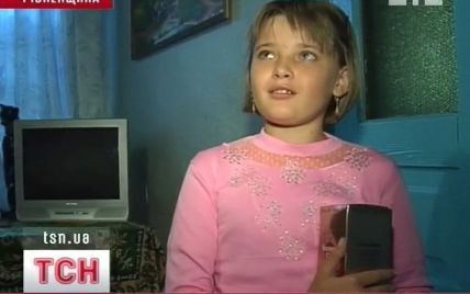 В Україну після лікування повернулась дівчинка, яку придавило трактором