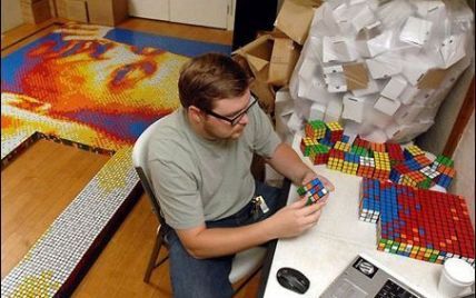 Дизайнер створив картину з 4 тис. кубиків Рубіка (відео)