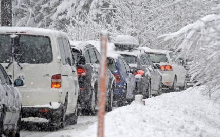 На Запоріжжі 300 машин опинилися у сніговій пастці