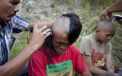 Індонезійських панків поголили, помили і відправили на "перевиховання"
