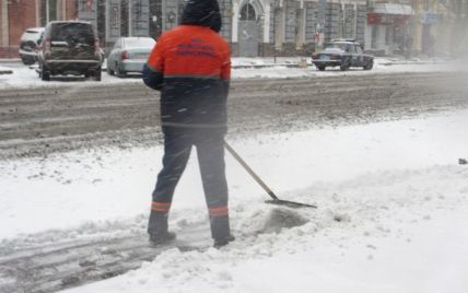 Україну замітає снігом