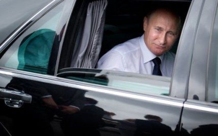Пітерські автомобілісти "забібікали" Путіна (відео)