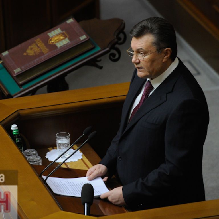 Янукович просить опозицію допомогти йому покращувати життя в країні