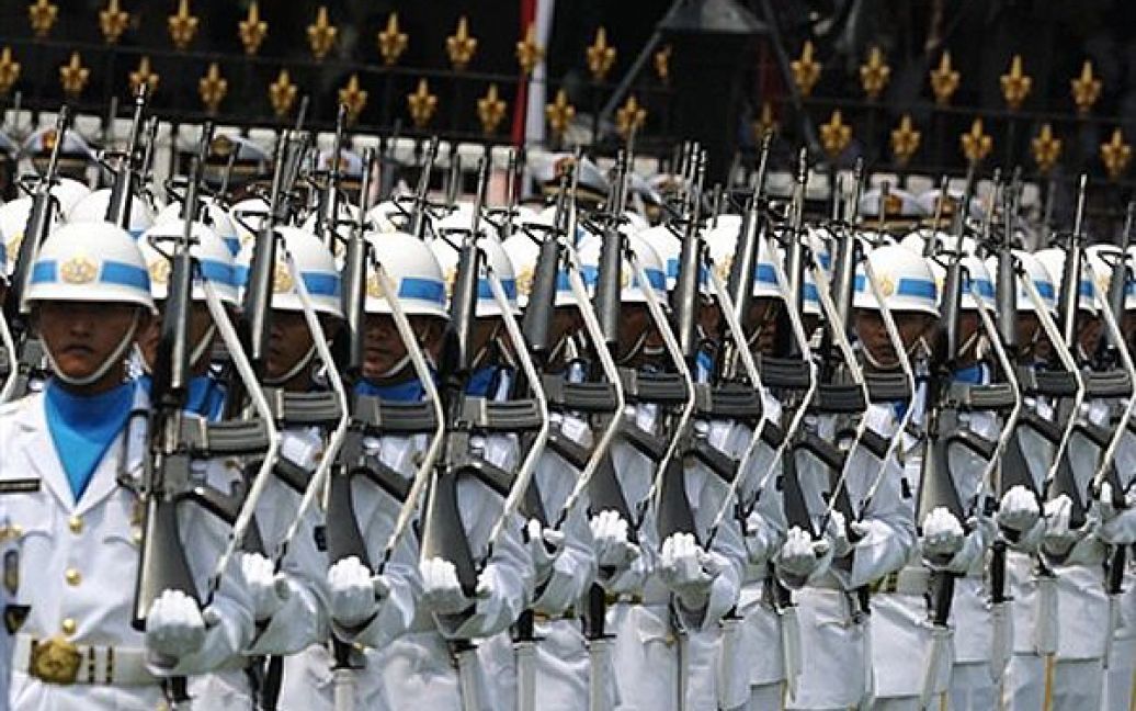 Святковий військовий парад на честь Дня незалежності Індонезії перед президентським палацом у Джакарті. / © AFP