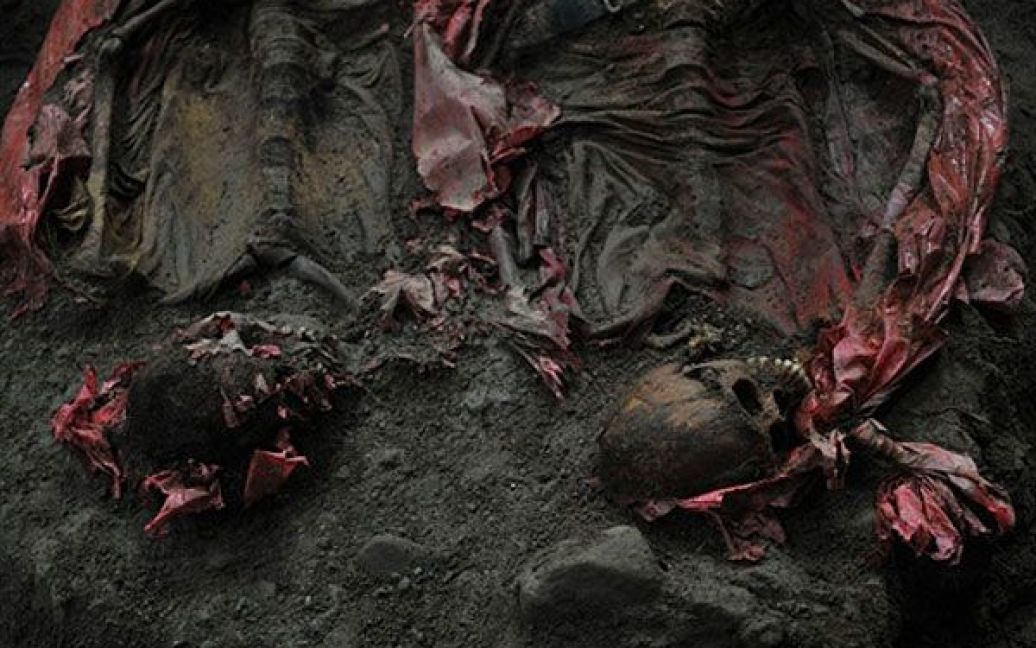 Гватемала, Уеуетенанго. Скелети у братській могилі в Агуа Бланка Гамлет, департамент Уеуетенанго. Це перша ексгумація жертв громадянської війни 1960-1996 рр, убитих армією, яку здійснила влада Гватемали. / © AFP