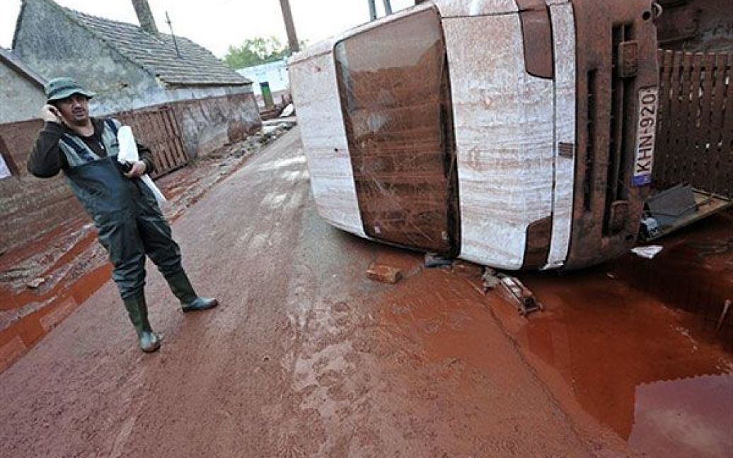 Угорщині на великому підприємстві з виробництва глинозему стався вибух на дамбі резервуара з отруйними відходами алюмінієвого виробництва &mdash; червоним шламом. / © AFP