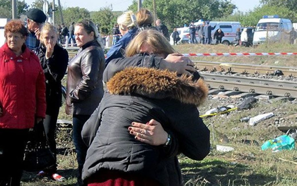 Родичі загиблих у катастрофі на Дніпропетровщині прибули на місце аварії / © AFP