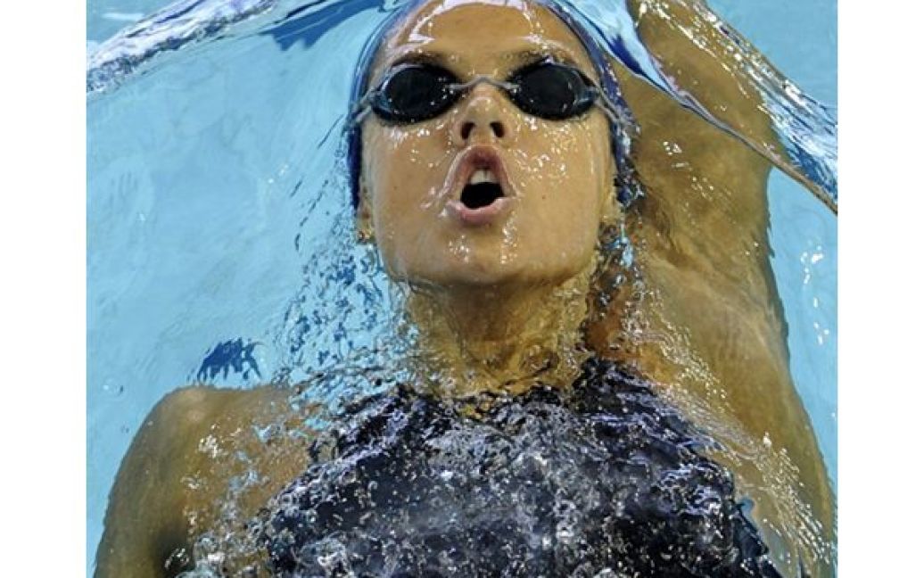 Виступ українки Дарини Зевіної у запливі на 200 метрів на спині на Молодіжних Олімпійських Іграх у Сінгапурі. / © AFP