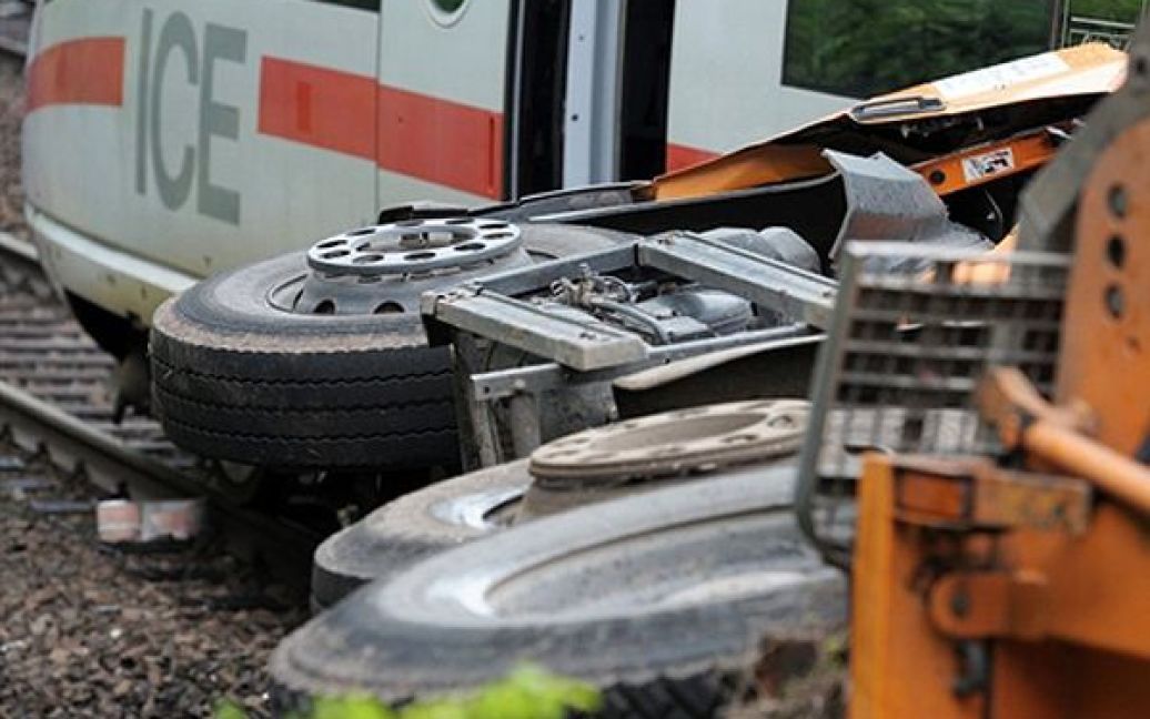 У німецькому місті Ламбрехт сталася аварія швидкісного потягу ІСЕ. В результаті аварії постраждали 9 людей. / © AFP