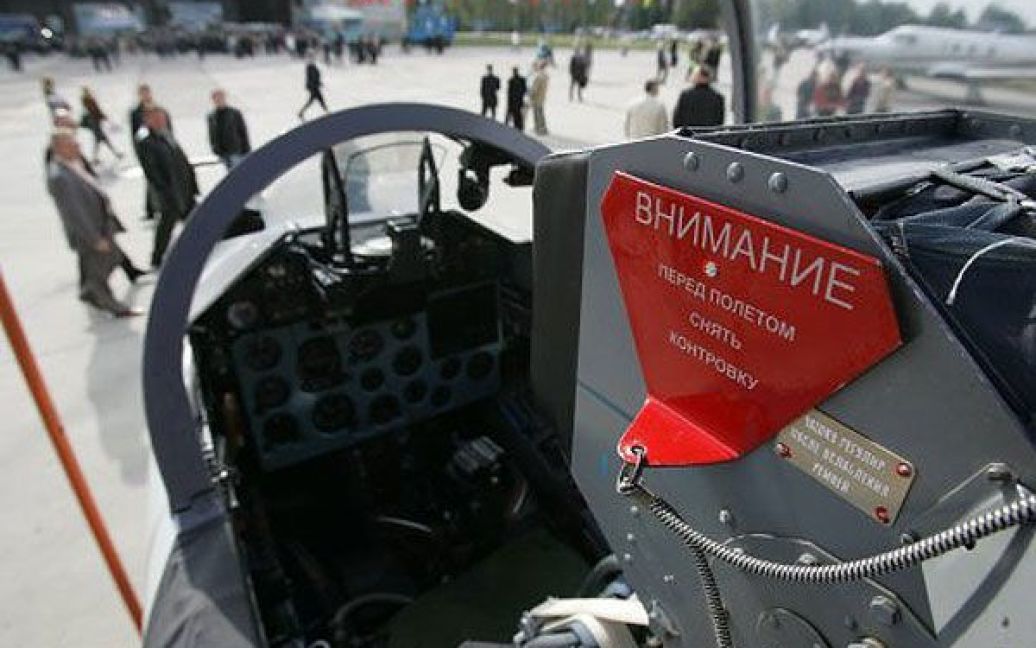 На авіасалоні провели демонстрацію літаків Ан-225 "Мрія", Ан-148, Ан-158 і Ан-74, винищувача Су-30МКІ та інших. / © УНІАН