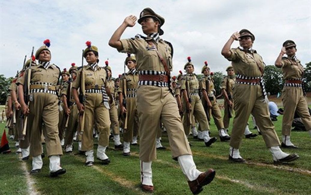 Жіночий поліцейський підрозділ під час святкування Дня незалежності Індії у штаті Срінагар. / © AFP