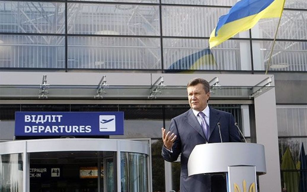 На урочистій церемонії президент зазначив, що відкриття нових терміналів аеропорту дозволить зробити "Бориспіль" одним з найкращих аеропортів світу. / © President.gov.ua