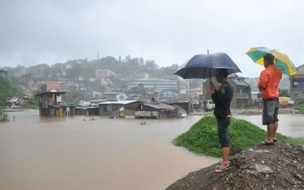 Наслідки тайфуну Мегі у філіппінському місті Багія. В результаті повені, викликаної найсильнішим за останні 10 років тайфуном, вже загинули 10 людей. / © AFP