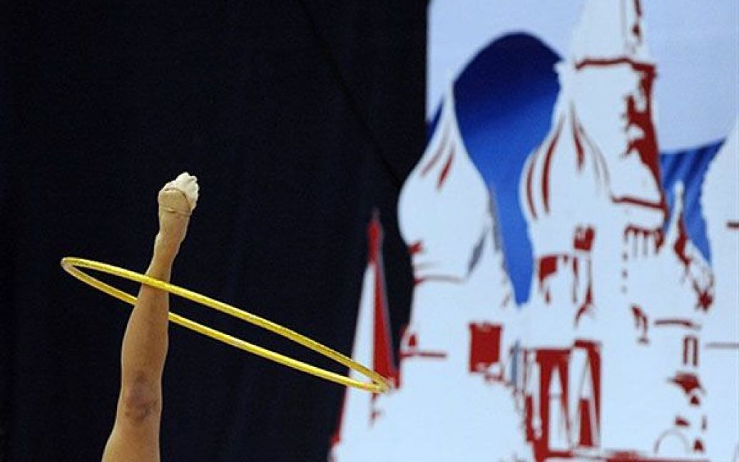 Росія, Москва. Іспанська гімнастка Наталія Гарсія виступає з обручем на 30-му Чемпіонаті світу з художньої гімнастики, який проходить у Москві. / © AFP