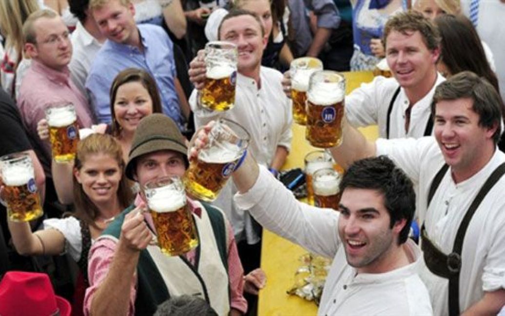 У Мюнхені (Німеччина) відкрився ювілейний 200-й фестиваль пива "Октоберфест". / © AFP