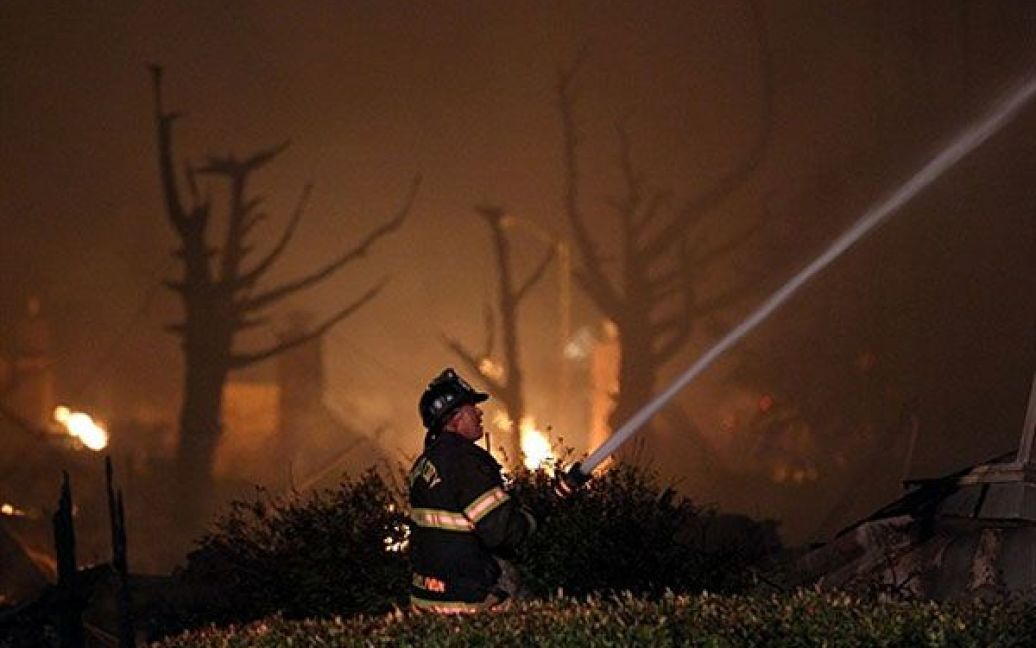 Але до вогнища спалаху підібратися вкрай складно. / © AFP