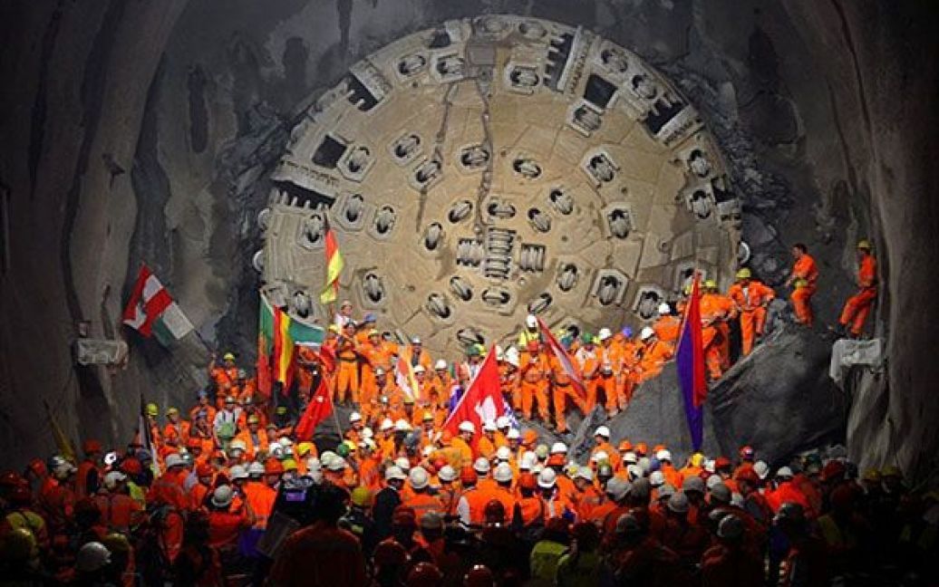 Прокладання тунелю Готард почалося 15 років тому і коштувало 7 мільярдів євро. / © AFP