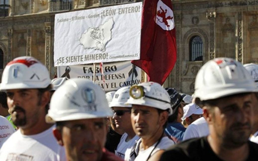 Іспанські шахтарі пройшли маршем протесту більше 200 км до міста Леон, де вони взяли участь у демонстрації. / © AFP