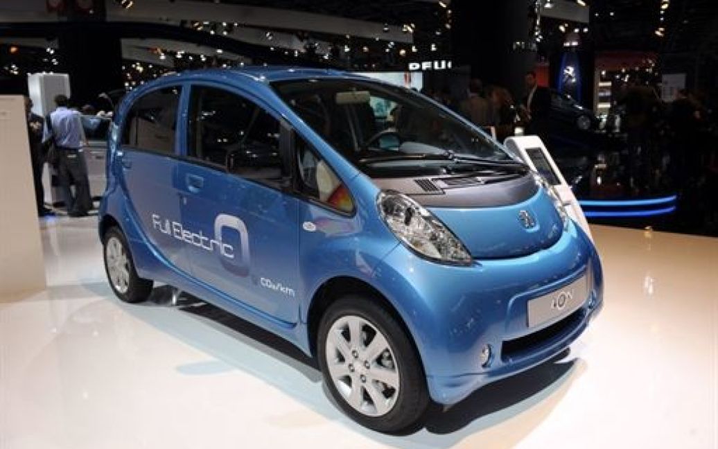 Презентація нового електрокару Peugeot Electric Ion / © AFP