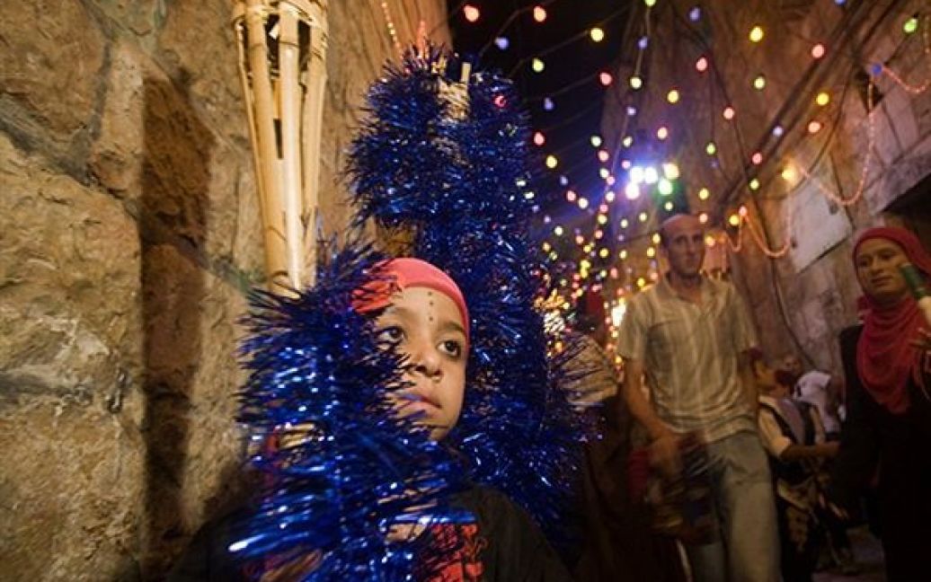 Палестинці святкують початок священного місяця Рамадану у Старому Місті у Єрусалимі. / © AFP