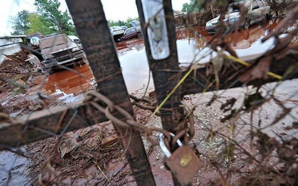 Отрута частково затопила населені пункти Колонтар і Дечевер, а також газопровід та залізничні шляхи. / © AFP